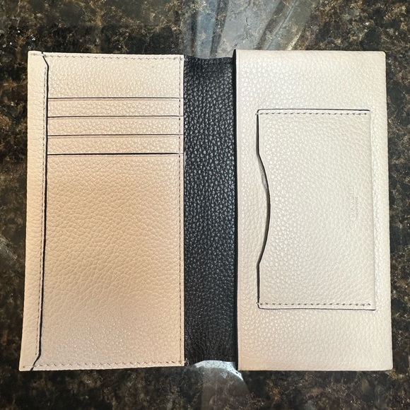 COACH never-used White 3.25” x 6” x 0.5” Wallet - Picture 2 of 3